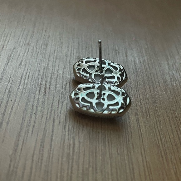 Kendra Scott Stud Earrings - Picture 3 of 5